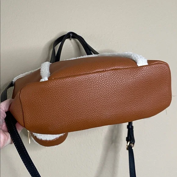 ANN KLEIN Sherpa Faux Leather small crossbody tote bag like new!!! ⭐️⭐️❤️ - Picture 6 of 9